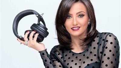 “بين الوسامة وخفة الدم”.. هكذا علقت بشرى على صورة تجمعها بأحمد عز ومحمد هنيدي