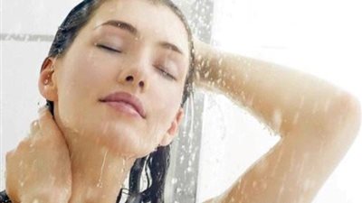 “ليس بالماء الساخن وحده”.. الاستحمام بالماء البارد ينقص الوزن ويقضي على الاكتئاب