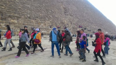 الأجنبي المتهم بخلع “البنطلون” أمام الهرم: “بجمع لايكات باخد منها فلوس”