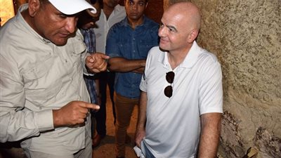 قبل حضور نهائي أمم إفريقيا.. إنفانتينو في زيارة للأهرامات (صور)