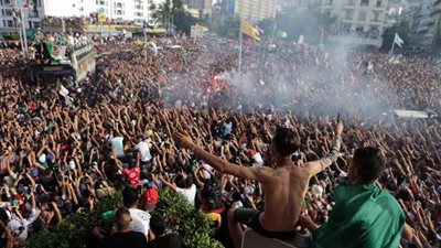 استقبال أسطوري لـ”محاربي الصحراء” في الجزائر
