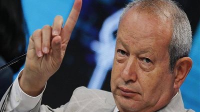 نجيب ساويرس فى أزمة بعد تعليقه على قرار وقف شركات الطيران (صورة)