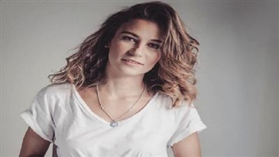 تعرف على رسالة نادية خيري لعمرو عابدين في كواليس تصوير”دماغ شيطان” (صورة)