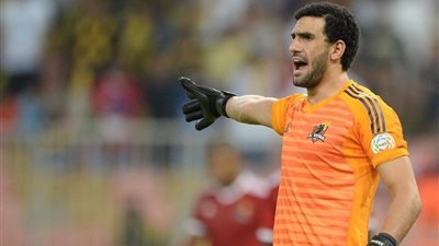 مدير الكرة بالإسماعيلي لمحمد عواد: “خلي عندك ذوق مع النادي اللي ربّاك” (فيديو)