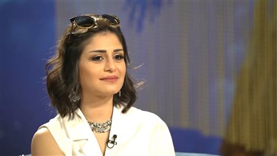 إطلالة جريئة لمنة فضالي بالمايو (صورة)