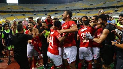 نجوم كرة القدم يحتفلون بتتويج الأهلي بلقب الدوري 41 (تدوينات)