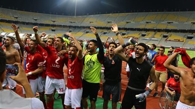 أبو تريكة: “كبير وعظيم يا أهلي.. الدوري 41”