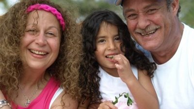 “مشيت بدري قبل ماتحضر تخرجي”.. حفيدة فاروق الفيشاوي تنعيه بكلمات مؤثرة (صور)