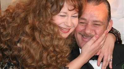 “ومضى كل في طريق”.. سمية الألفي ترافق فاروق الفيشاوي إلى مثواه الأخير (صور)