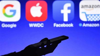 الولايات المتحدة وأوروبا يبدآن تحقيقات واسعة ضد عمالقة الإنترنت