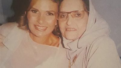 وفاة والدة الفنانة يسرا.. وبوسي شلبي تعلن موعد صلاة الجنازة