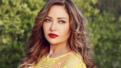 “ادعو له معايا بالرحمة والمغفرة”.. ليلي علوي تنعي فاروق الفيشاوي (صورة)