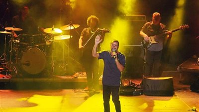 شاهد.. الهضبة عمرو دياب يتألق في حفله بجزيرة ميكونوس اليونانية (صور)