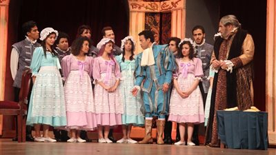 عرض ” المتفائل” يبدأ ليلته الأولى كامل العدد (صور)