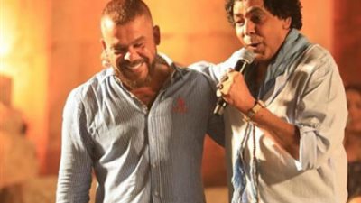 محمد منير لمنذر رياحنة: كل البنات في مصر بتحبك عشان شعرك طويل (فيديو)