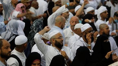 واعظة تحذر المتزوجين حديثًا من خرق محظورات الإحرام في الحج (فيديو)