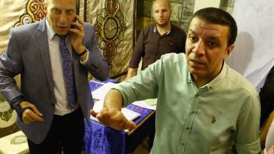 مصطفي كامل يصل مبكرًا لمتابعة انتخابات الموسيقيين المرشح لها أمام هاني شاكر (صورة)