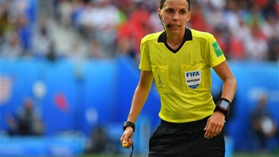 سيدة فرنسية حكما للسوبر الأوروبي بين ليفربول وتشيلسى لأول مرة في التاريخ