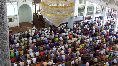 مواطن يحاول قتل طبيب بالسيف داخل مسجد أثناء صلاة الجمعة بالغربية