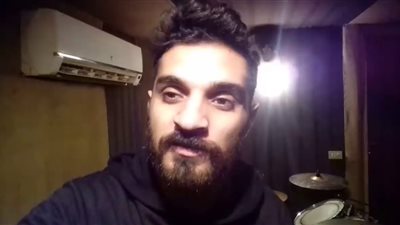 صاحب “حاسب كده” يعلن ارتباطه: “خطبت امبارح وافتكرت أنزل البوست النهاردة” (صور وفيديو)