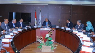 وزير النقل يجتمع بقيادات هيئة السكك الحديدية