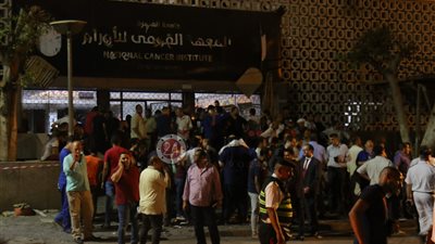 مريض بـ”معهد الأورام”: “قرايب محمد مرسي السبب فى الحادث” (فيديو)