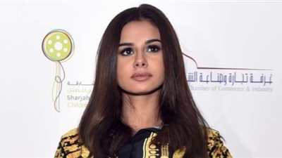 تعرف على مشوار منة عرفة الفني منذ طفولتها حتى زواجها وإنجابها (صور)