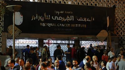 “جدعنة المصريين”.. مطعم سمك يتبرع بإيراد يوم كامل لمعهد الأورام (صورة)