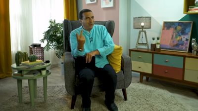 عمرو خالد يروي موقف لن ينساه في يوم عرفة.. ويوضح فضل صيامه (فيديو)