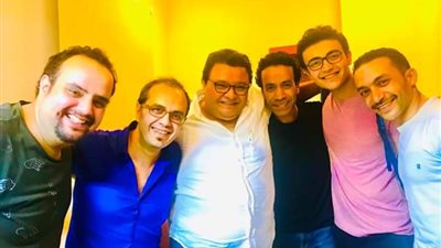 مشيدًا بصناعه.. خالد جلال يشهد “المتفائل” على المسرح القومي (صور)