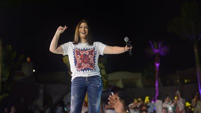 بوسي تتألق في أجمل حفلات العيد بـ”هيلتون شركس باي” بشرم الشيخ (صور)