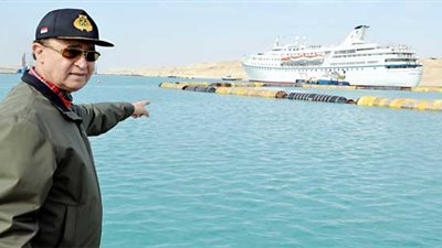 الفريق مميش: عبور أكبر سفينة حاويات إنجاز جديد لقناة السويس