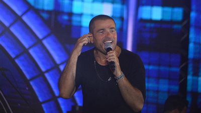 عمرو دياب يطرح “يوم تلات” ثالث أغاني ألبومه الجديد “أنا غير” (صورة)