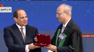 السيسي في عيد العلم: لا منافسة في العالم إلا من خلال التكنولوجيا الحديثة