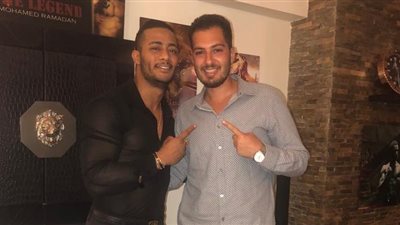 رغم الخلافات.. محمد رمضان يمد عقده مع نجل محسن جابر عامين (صور)