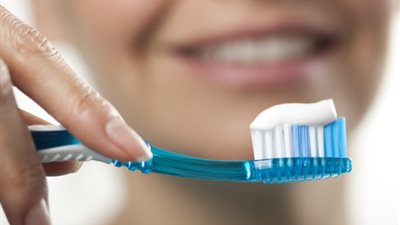 انتبه التغيرات الهرمونية تؤثر بالسلب علي الأسنان.. تعرف علي التفاصيل