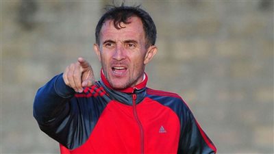 ميتشو يتابع تدريبات الزمالك.. ويصافح اللاعبين