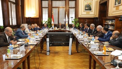 وزير الزراعة يبحث مع شركات السكر الاستعداد لموسم زراعة البنجر بغرب المنيا