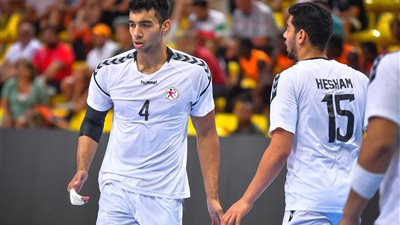 لاعب منتخب مصر لكرة اليد: “المدرب حلق شعري خلال بطولة العالم” (فيديو)