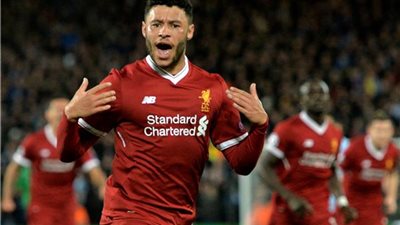 رسميًا| ليفربول يجدد عقد تشامبرلين لاعب خط الوسط حتى 2023