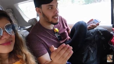 أحمد حسن وزينب يغادران منزلهما فى أندونيسيا بسبب سلامتهما الشخصية (فيديو)