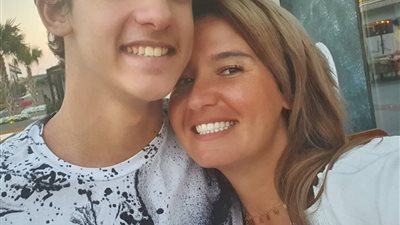 هنا شيحة تحتفل بعيد ميلاد ابنها آدم بحضور عائلتها (صور)