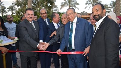 نقيب المهندسين يفتتح عددا من المشروعات بنادي 6 أكتوبر 