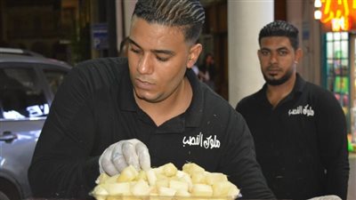  طالبان يبيعان القصب على عربة يد ببورسعيد: طورنا مهنة والدنا لتناسب 2021 