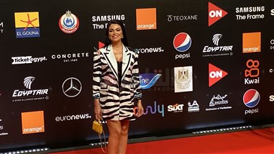 دارين حداد تظهر بإطلالة مثيرة في خامس أيام مهرجان الجونة │ فيديو