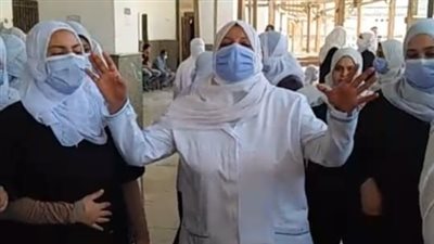 وقفة لتمريض مستشفى عزل باجور للمطالبة بصرف مستحقاتهم| صور