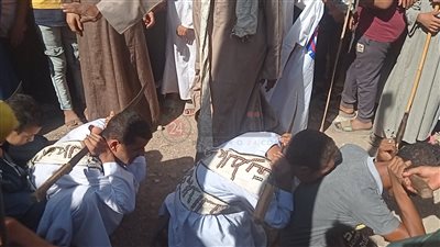 إبر في الفم وسيوف على العنق والبطن.. طقوس الرفاعية احتفالا بالمولد النبوي بقنا │ صور