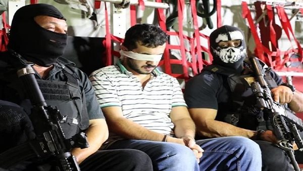 لحظة اعتقال الإرهابي