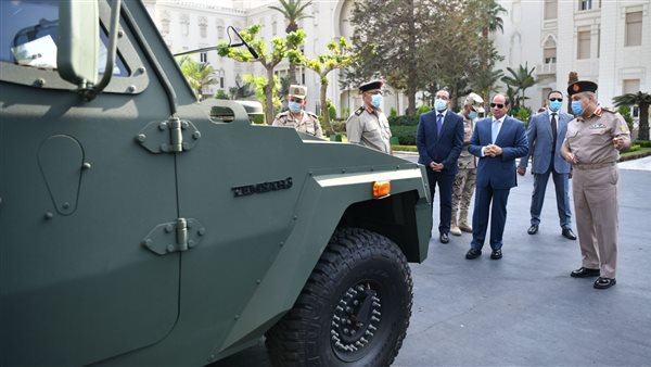 السيسي يتفقد عددا