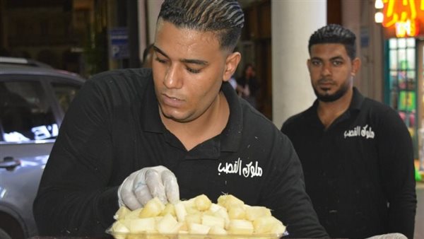 طالبان يبيعان القصب